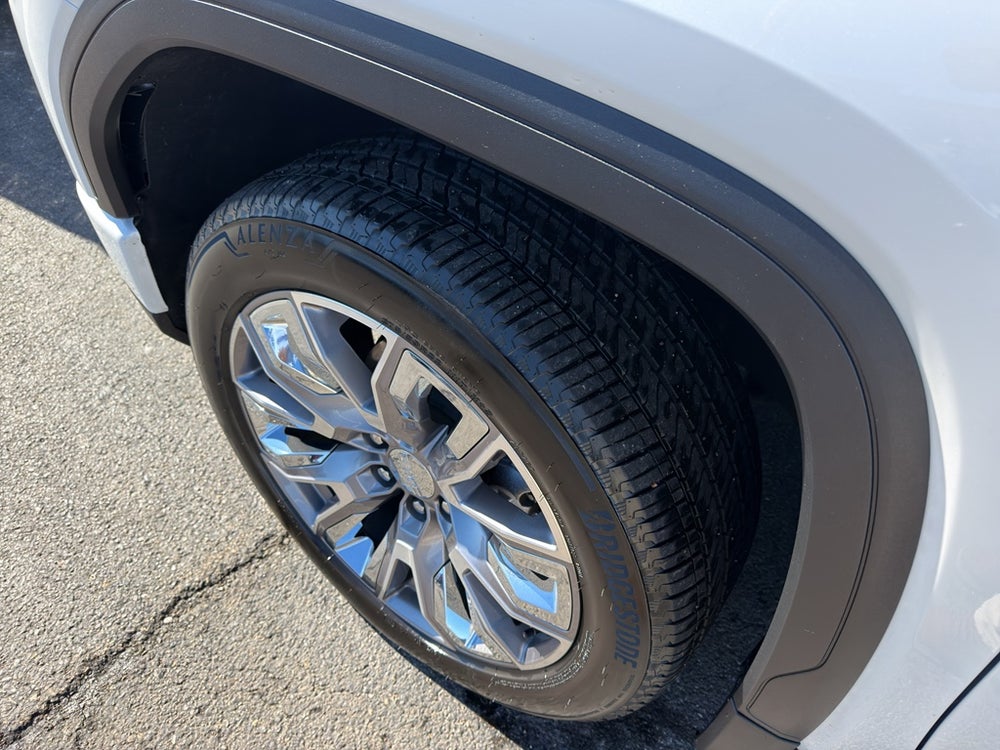 2023 GMC Sierra 1500 Denali — vehicle photo