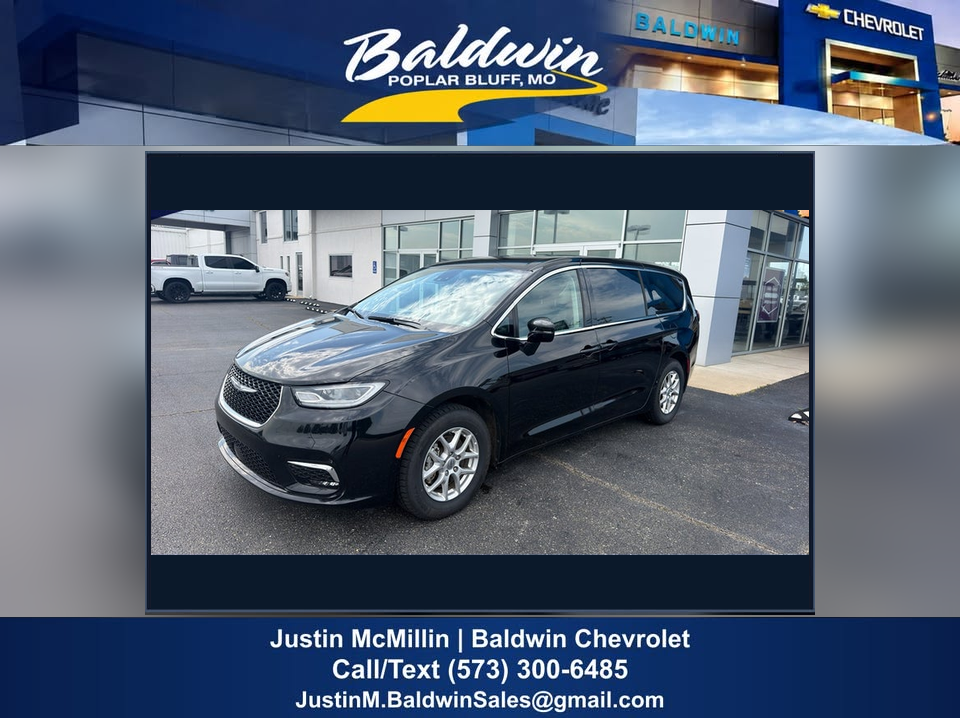 2024 Chrysler Pacifica Touring L — full vehicle photo