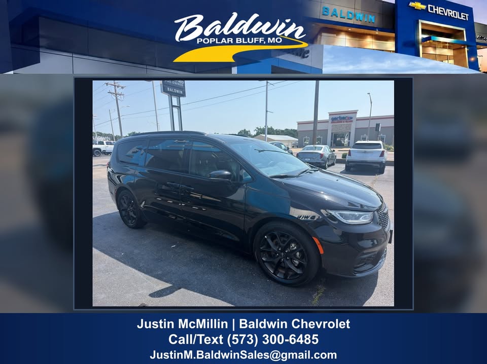 2025 Chrysler Pacifica Limited — full vehicle photo