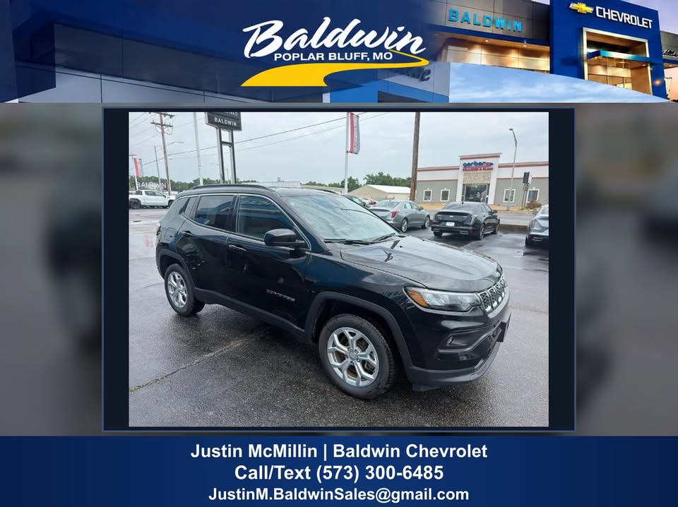 2024 Jeep Compass Latitude — full vehicle photo